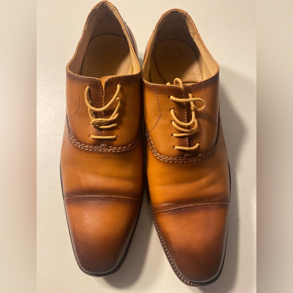 Hart Schaffer Marx size 11. Box included slightly worn tan/ brownish color.